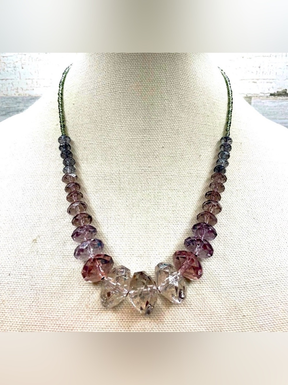 Beautiful Unsigned Gray Acrylic Faceted Seed Bead Beaded Statement Necklace